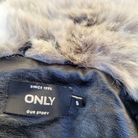 Only faux fur vest - Picture 6 of 9